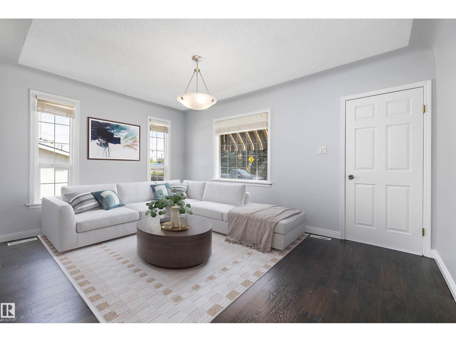 8020 115 Av Nw, Edmonton, Alberta  T5B 0L1 - Photo 4 - E4455109
