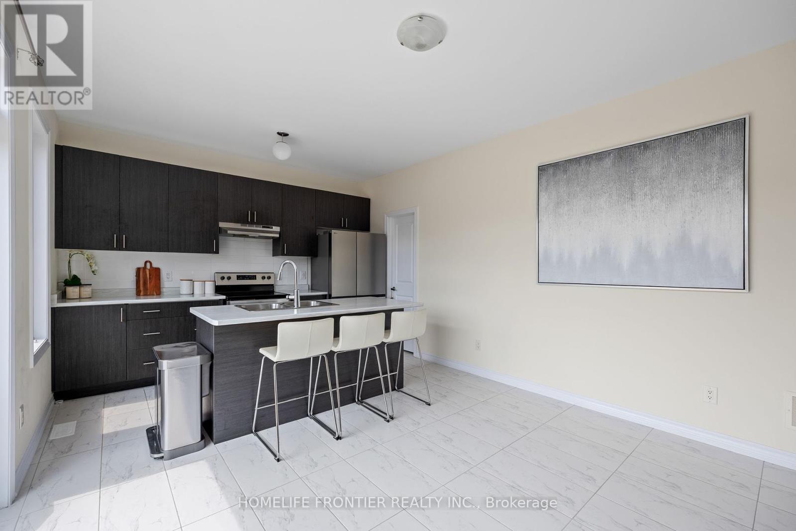33 Simona Avenue, Wasaga Beach, Ontario  L9Z 0L5 - Photo 11 - S12370139