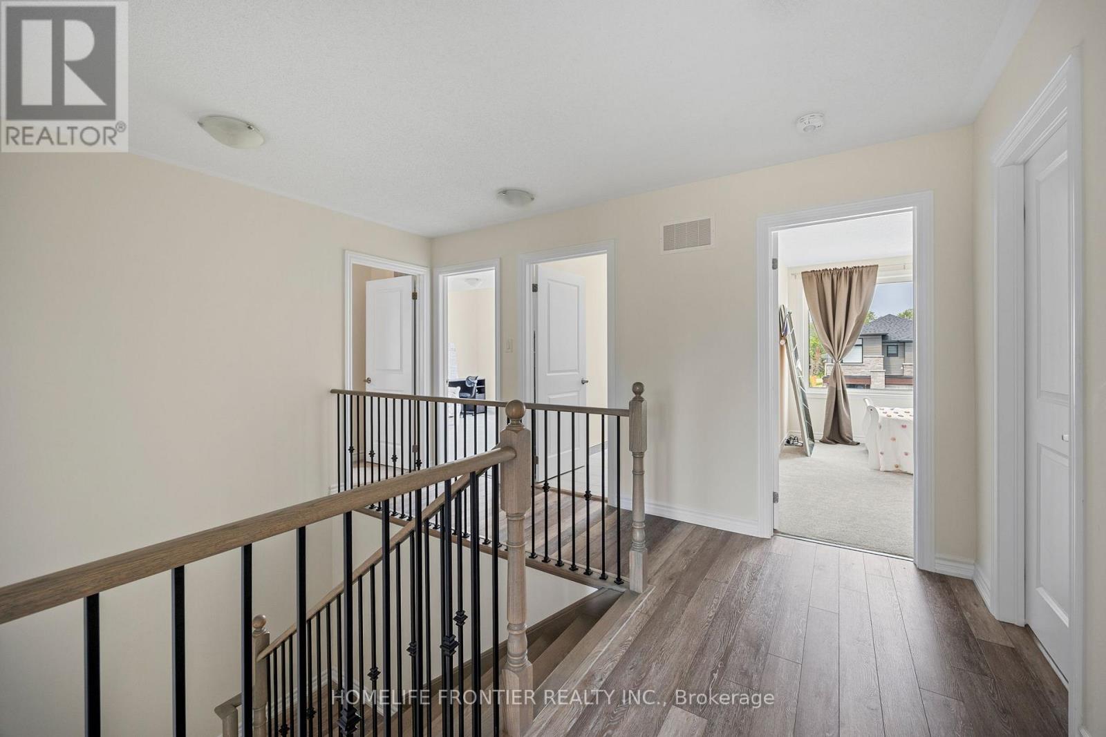 33 Simona Avenue, Wasaga Beach, Ontario  L9Z 0L5 - Photo 14 - S12370139