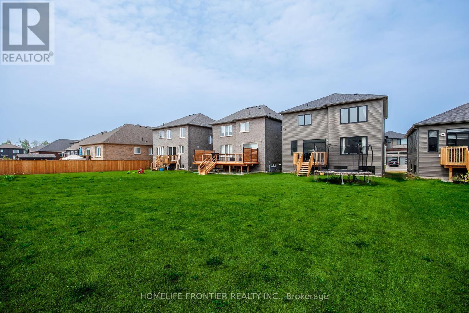 33 Simona Avenue, Wasaga Beach, Ontario  L9Z 0L5 - Photo 25 - S12370139