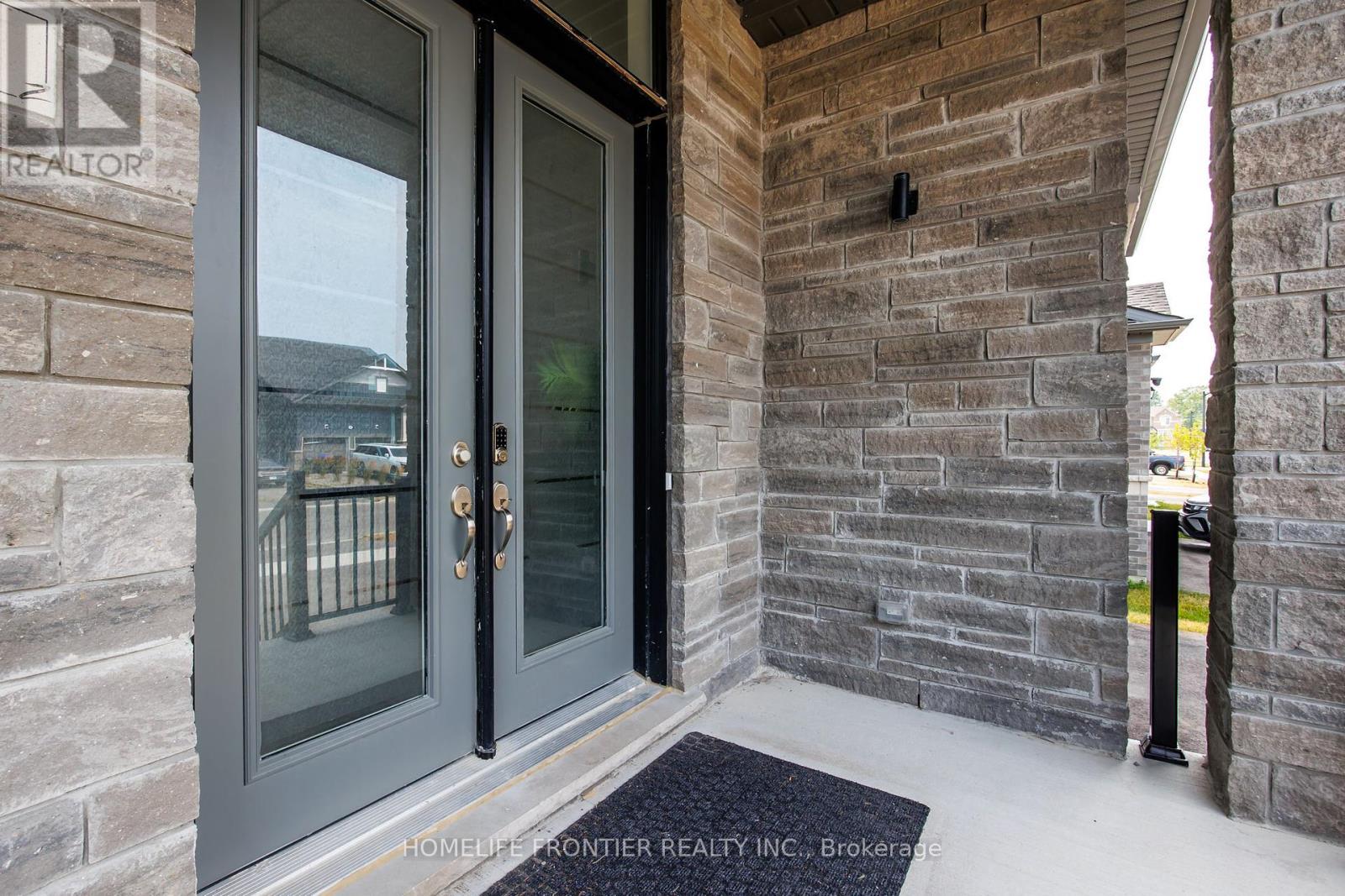 33 Simona Avenue, Wasaga Beach, Ontario  L9Z 0L5 - Photo 3 - S12370139