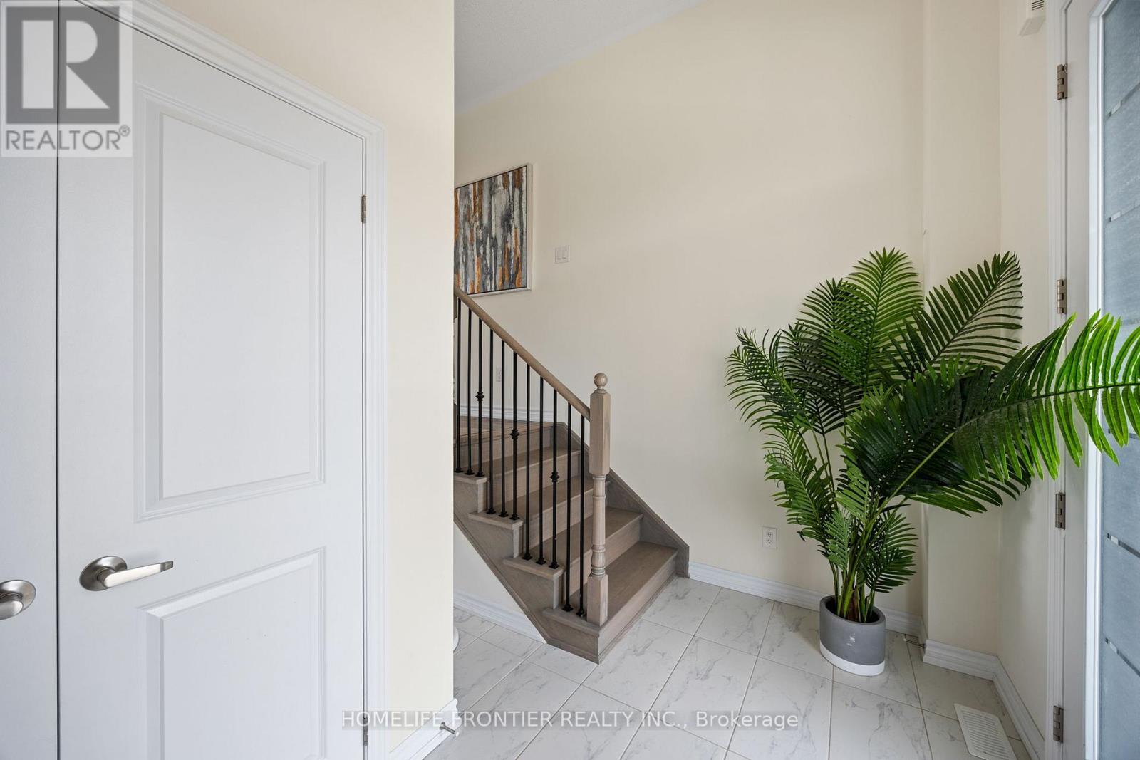 33 Simona Avenue, Wasaga Beach, Ontario  L9Z 0L5 - Photo 5 - S12370139