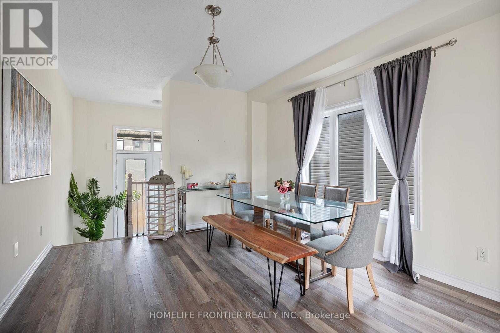 33 Simona Avenue, Wasaga Beach, Ontario  L9Z 0L5 - Photo 6 - S12370139