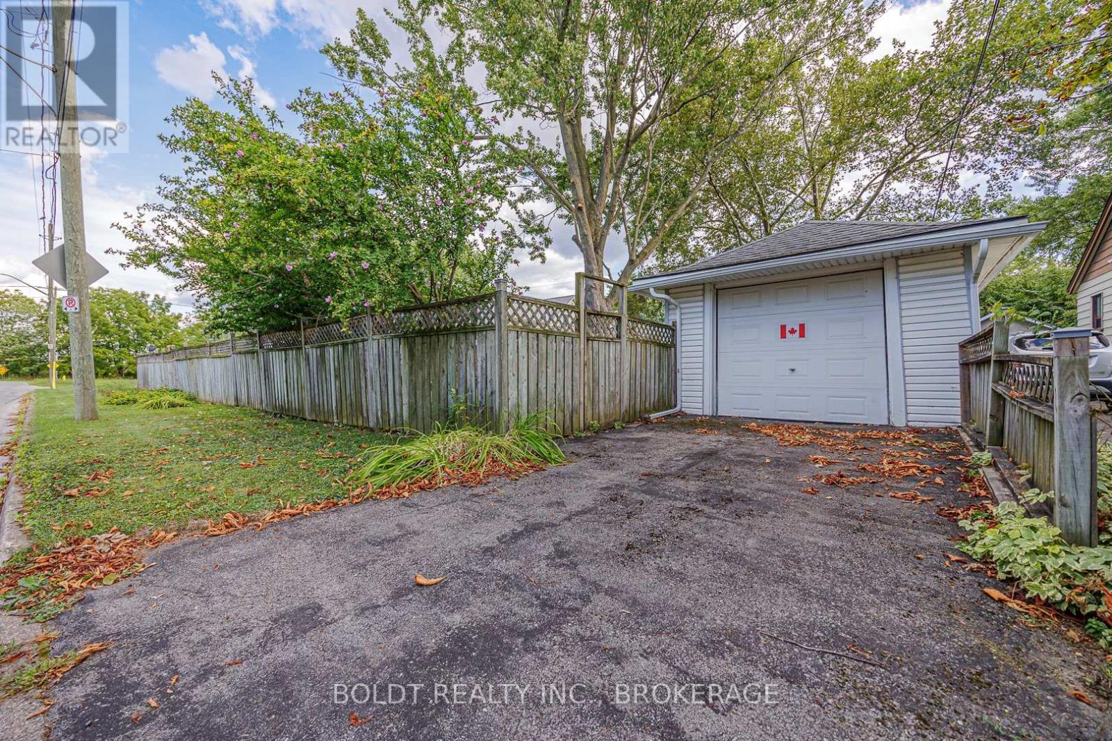 61 Welland Street S, Thorold (Thorold Downtown), Ontario  L2V 2B7 - Photo 29 - X12370169