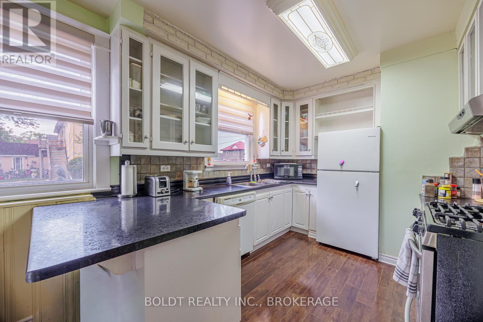 61 Welland Street S, Thorold (Thorold Downtown), Ontario  L2V 2B7 - Photo 5 - X12370169