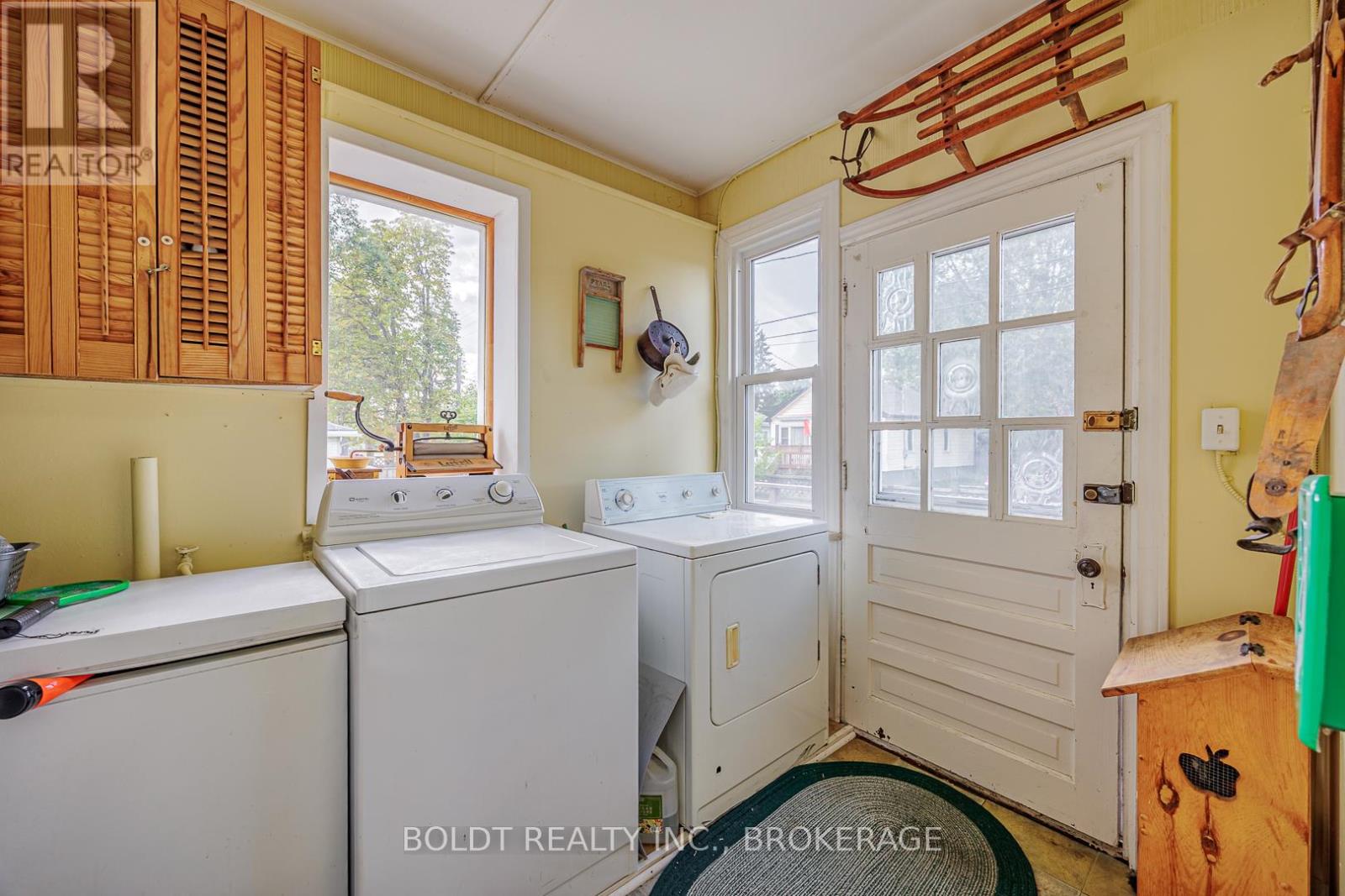 61 Welland Street S, Thorold (Thorold Downtown), Ontario  L2V 2B7 - Photo 7 - X12370169