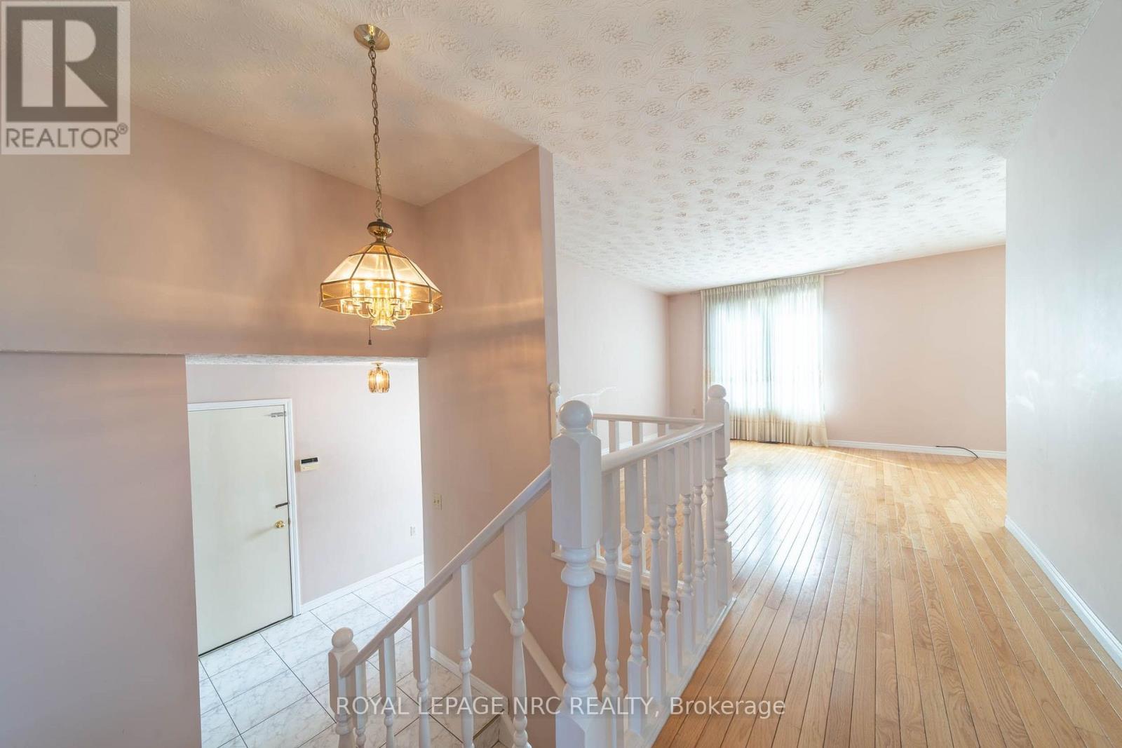 6399 Riall Street, Niagara Falls, Ontario  L2J 1Z4 - Photo 2 - X12370186