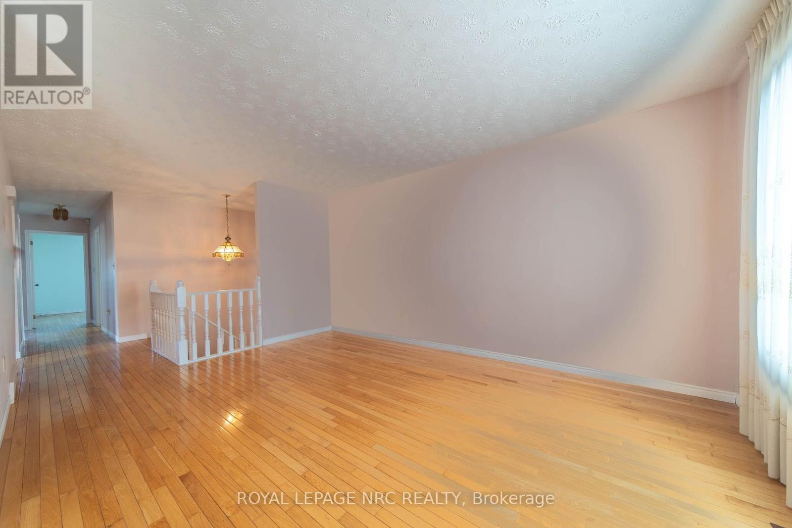 6399 Riall Street, Niagara Falls, Ontario  L2J 1Z4 - Photo 3 - X12370186