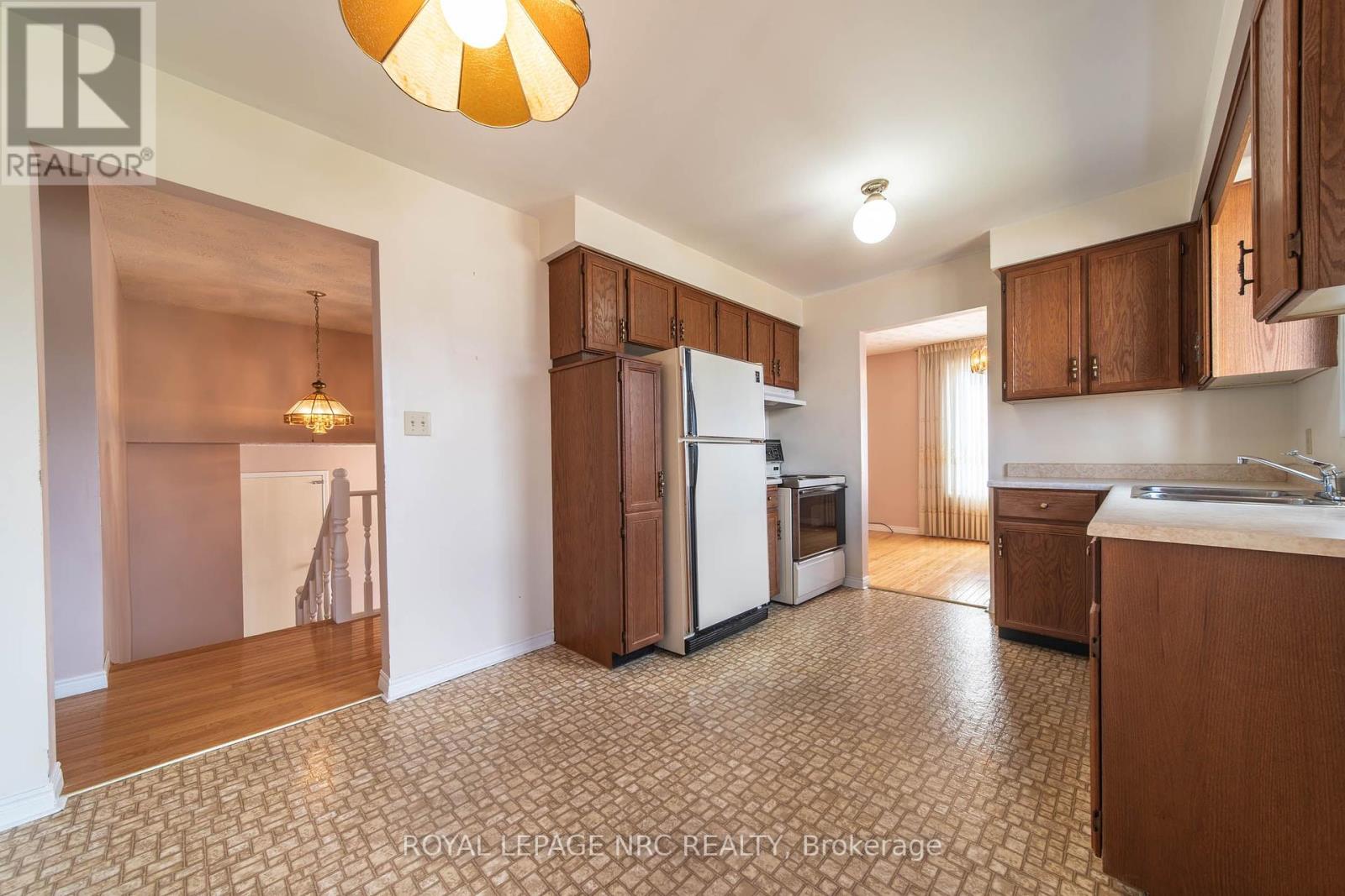 6399 Riall Street, Niagara Falls, Ontario  L2J 1Z4 - Photo 7 - X12370186
