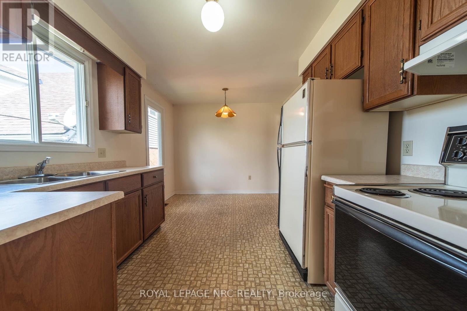 6399 Riall Street, Niagara Falls, Ontario  L2J 1Z4 - Photo 8 - X12370186