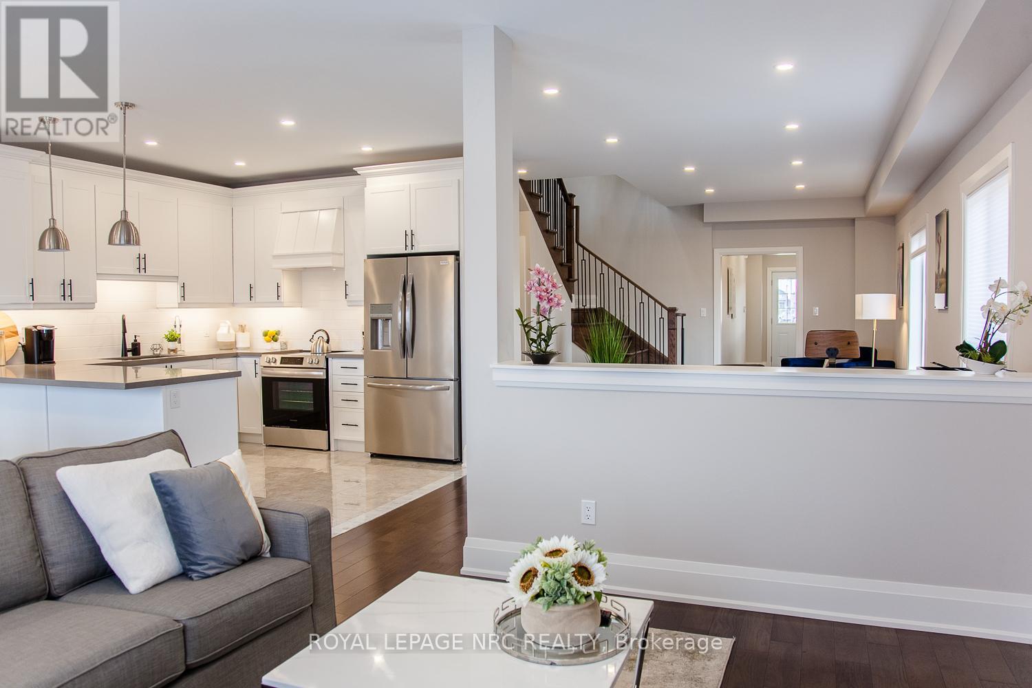 266 Palace Street, Thorold, Ontario  L2V 0N3 - Photo 13 - X12370219