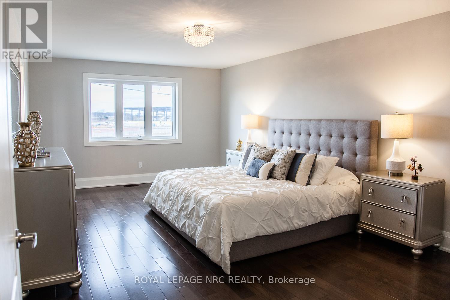 266 Palace Street, Thorold, Ontario  L2V 0N3 - Photo 18 - X12370219