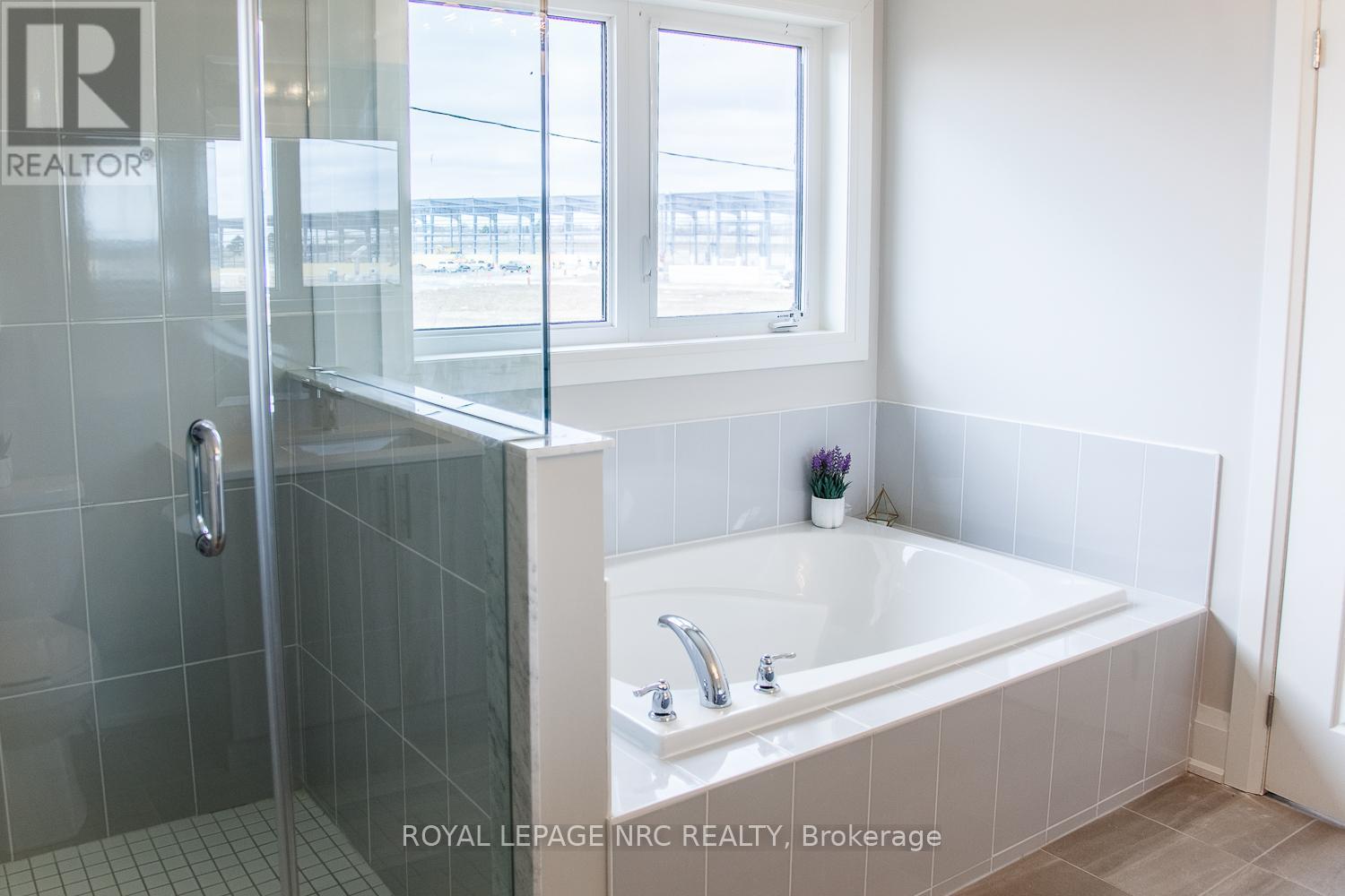 266 Palace Street, Thorold, Ontario  L2V 0N3 - Photo 21 - X12370219