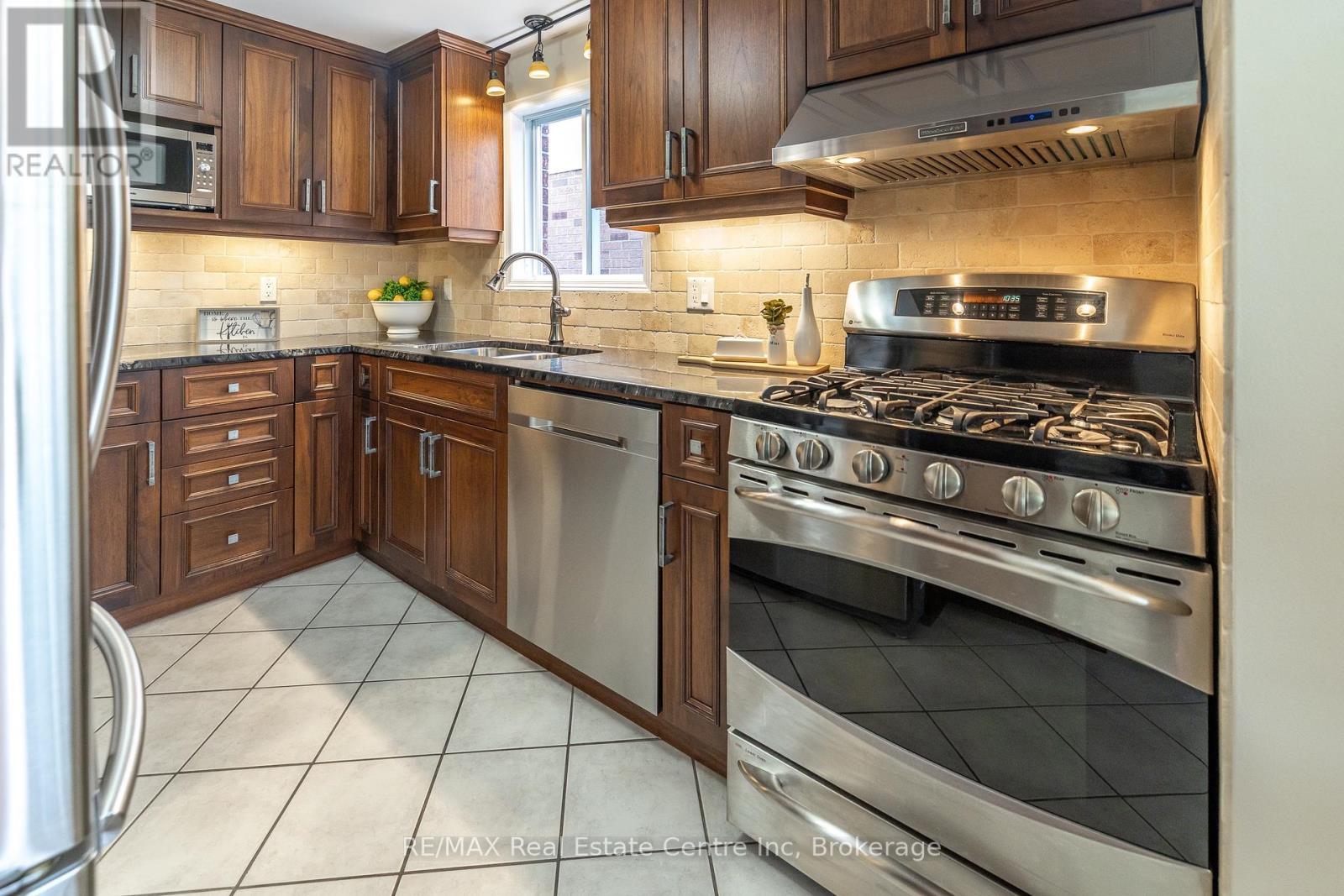 31 Bushmills Crescent, Guelph, Ontario N1K 1T6 - Photo 10 - X12370208