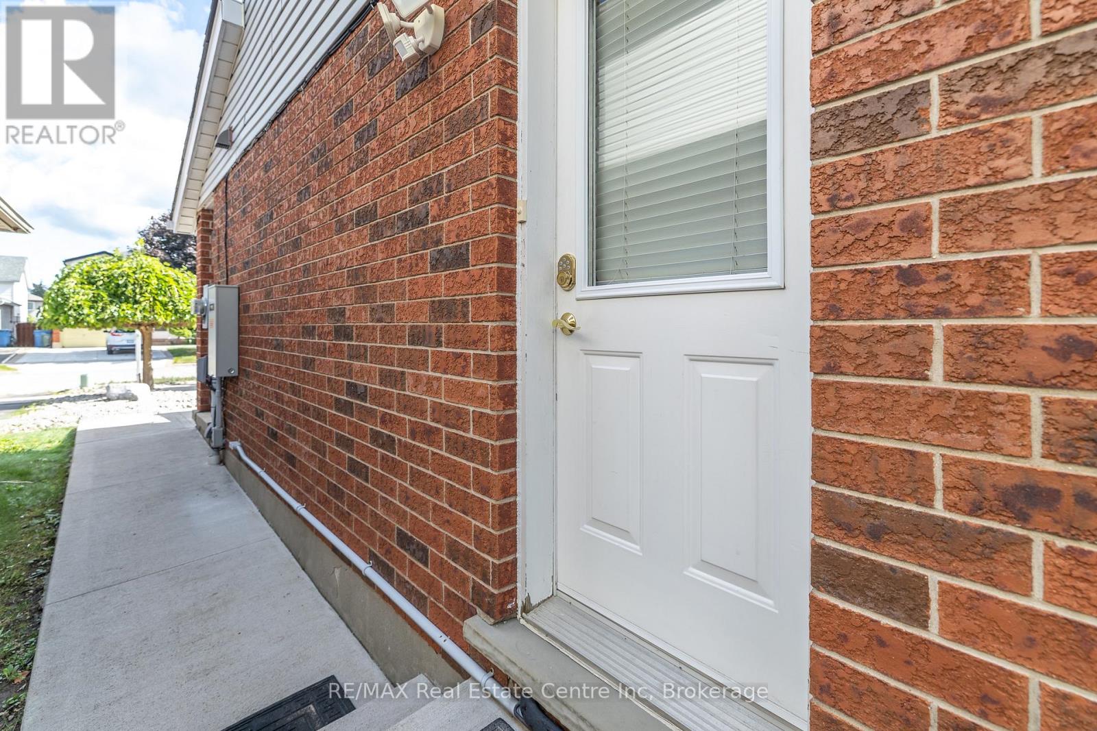 31 Bushmills Crescent, Guelph, Ontario N1K 1T6 - Photo 28 - X12370208