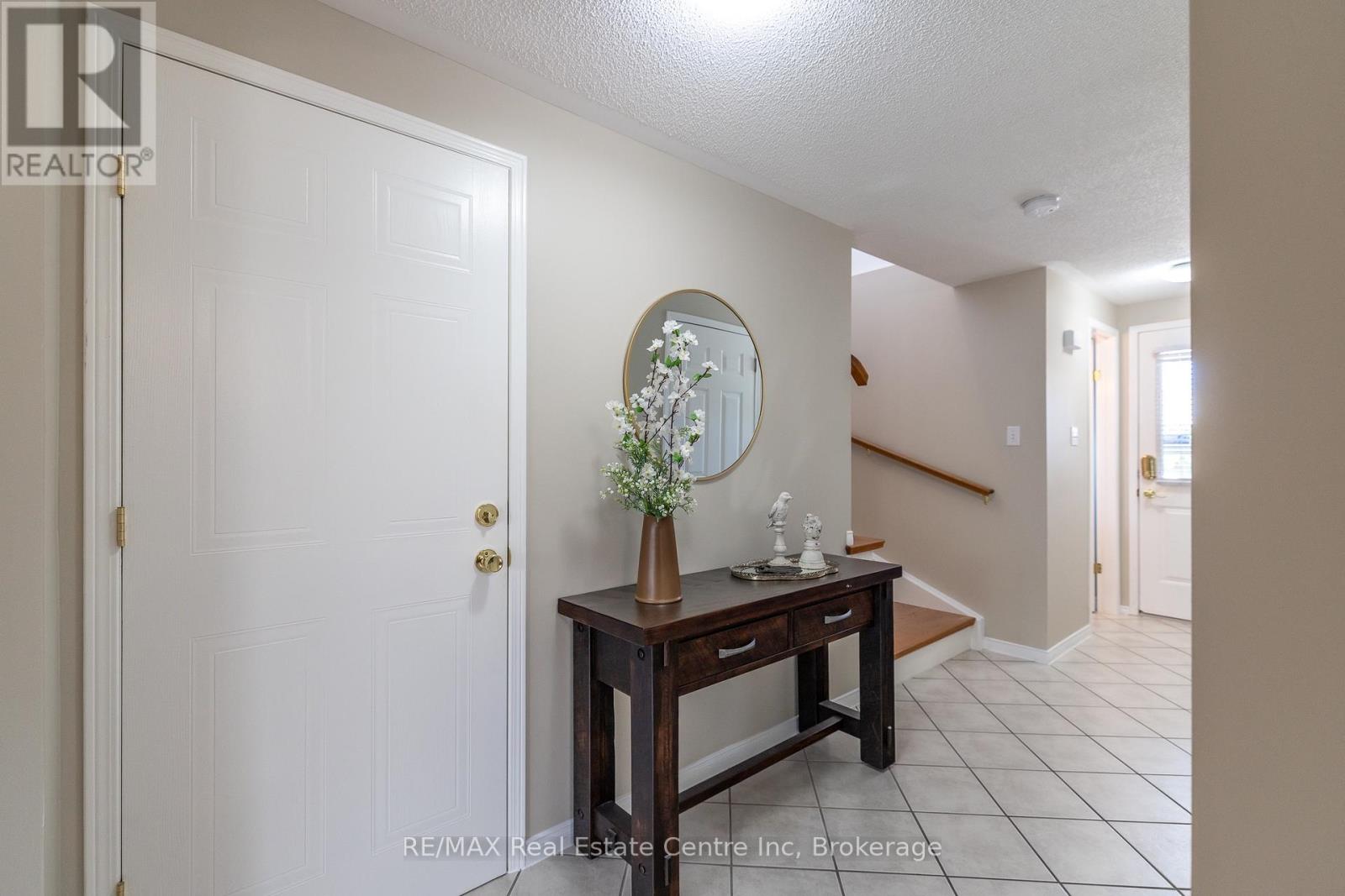 31 Bushmills Crescent, Guelph, Ontario N1K 1T6 - Photo 6 - X12370208