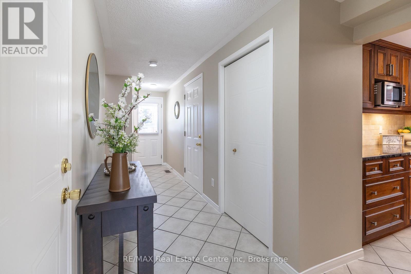 31 Bushmills Crescent, Guelph, Ontario N1K 1T6 - Photo 7 - X12370208