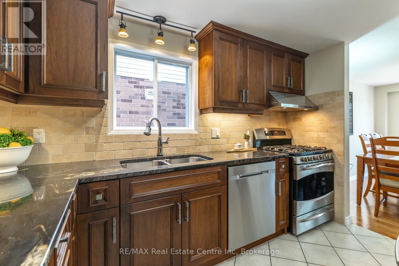 31 Bushmills Crescent, Guelph, Ontario N1K 1T6 - Photo 9 - X12370208