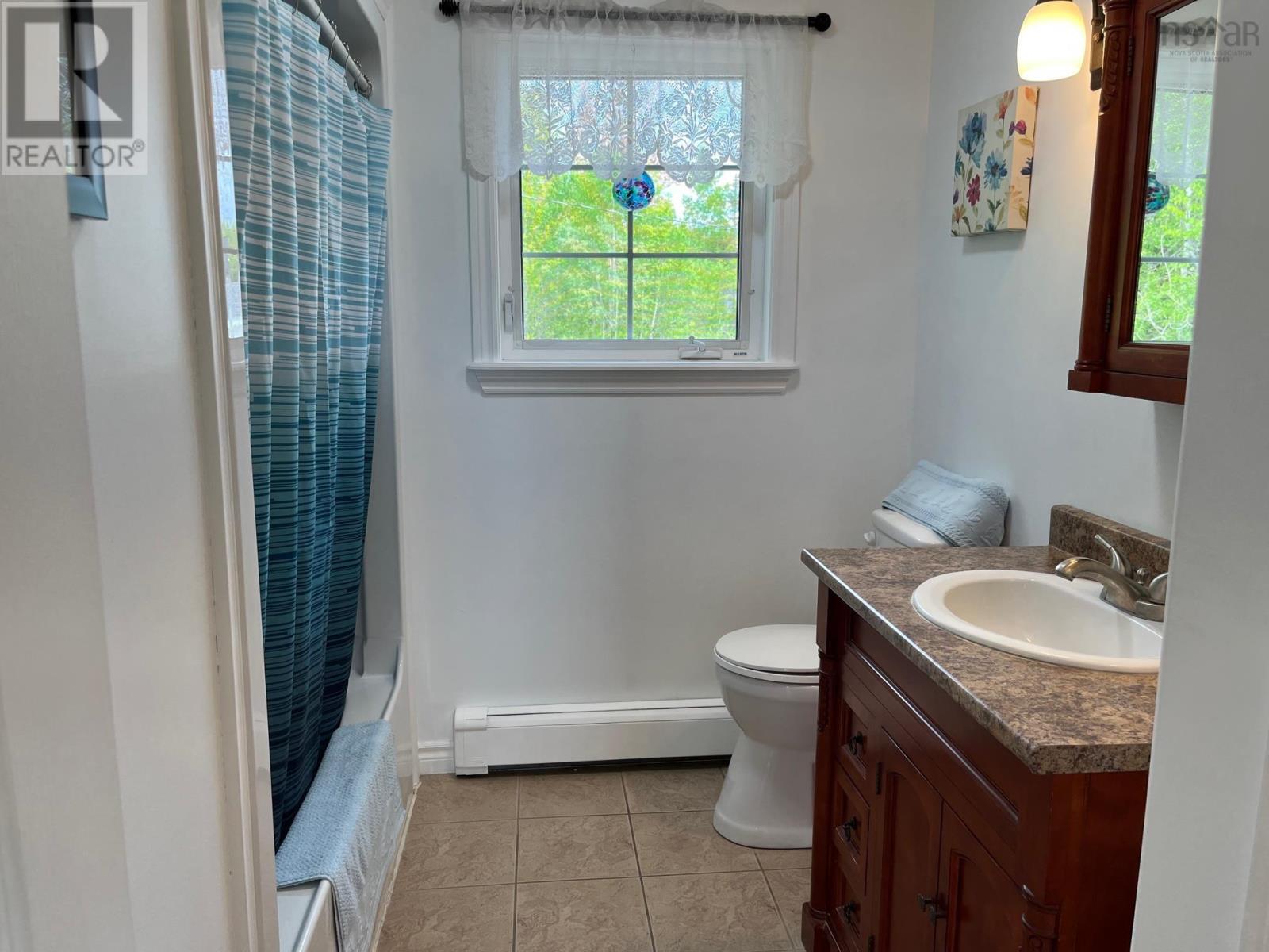 49 Big Baddeck Road, Baddeck, Nova Scotia  B0E 1B0 - Photo 14 - 202521924