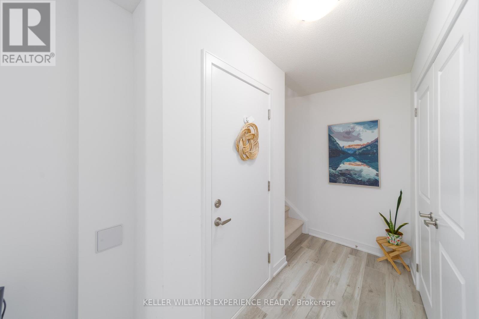 22 Red Maple Lane, Barrie, Ontario  L9J 0N4 - Photo 5 - S12370180