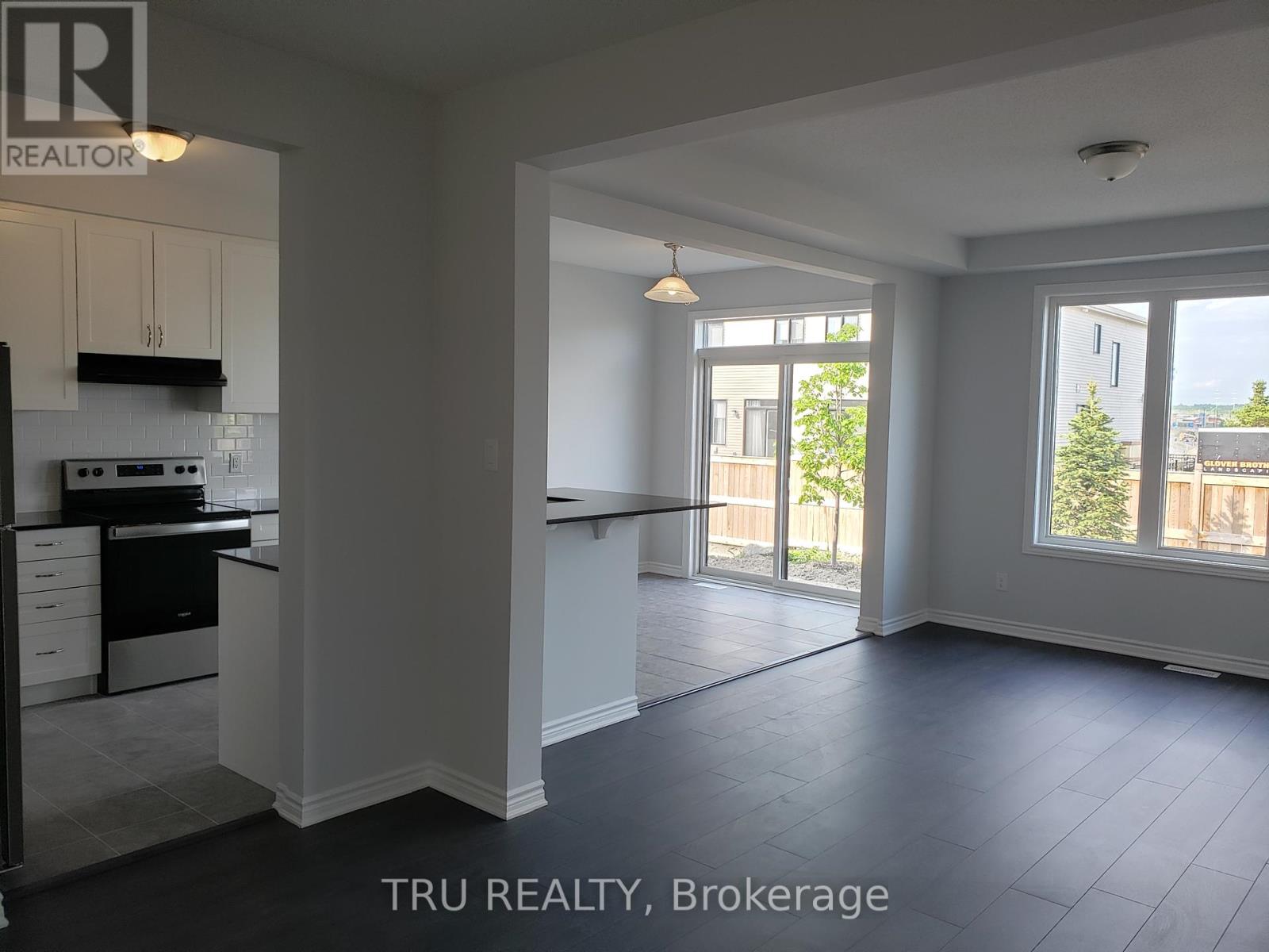 151 Pictou Crescent, Ottawa, Ontario  K2V 0R7 - Photo 2 - X12370284