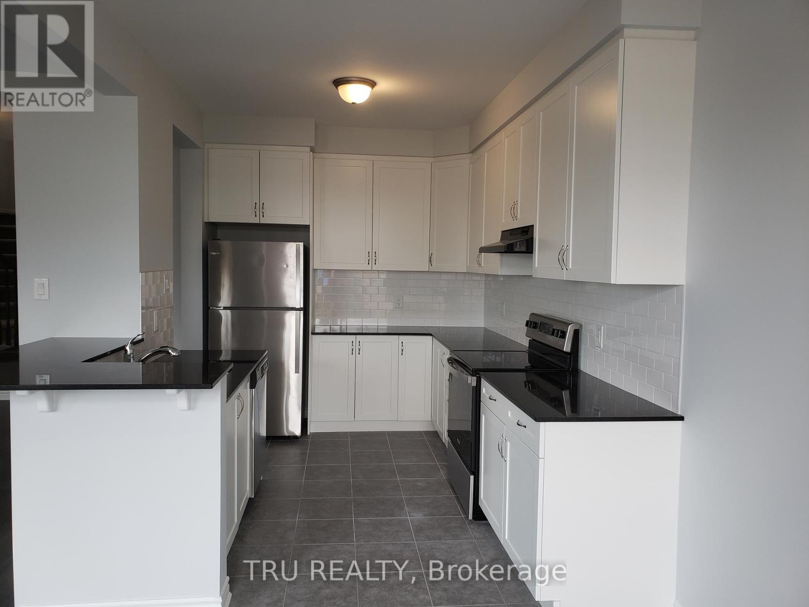151 Pictou Crescent, Ottawa, Ontario  K2V 0R7 - Photo 4 - X12370284