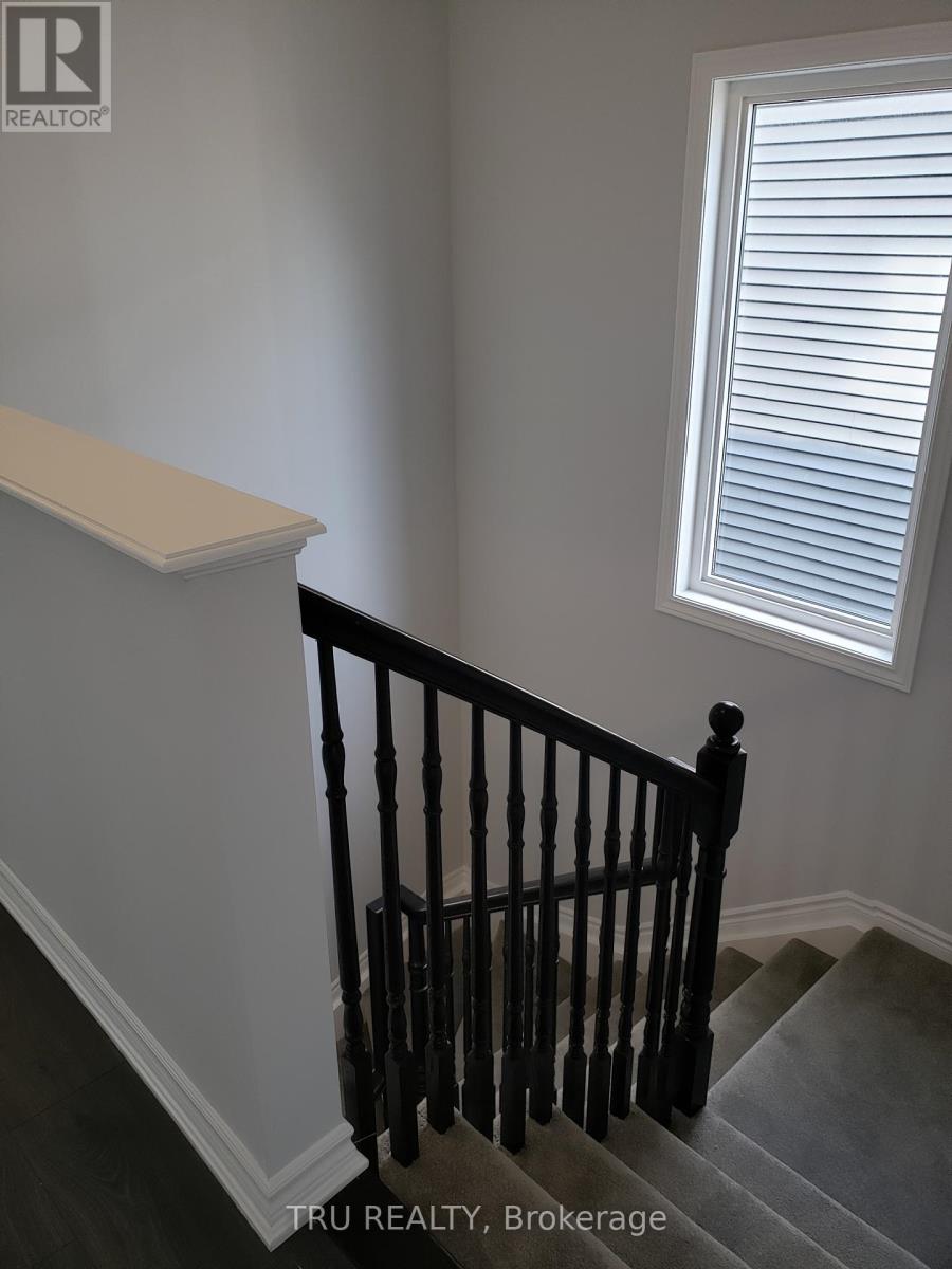 151 Pictou Crescent, Ottawa, Ontario  K2V 0R7 - Photo 8 - X12370284