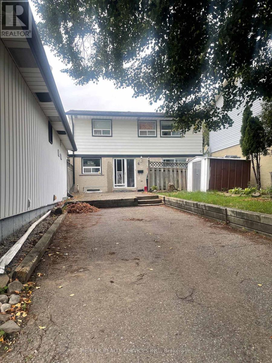 6 Hector Court, Brampton, Ontario  L6S 1P1 - Photo 1 - W12370202