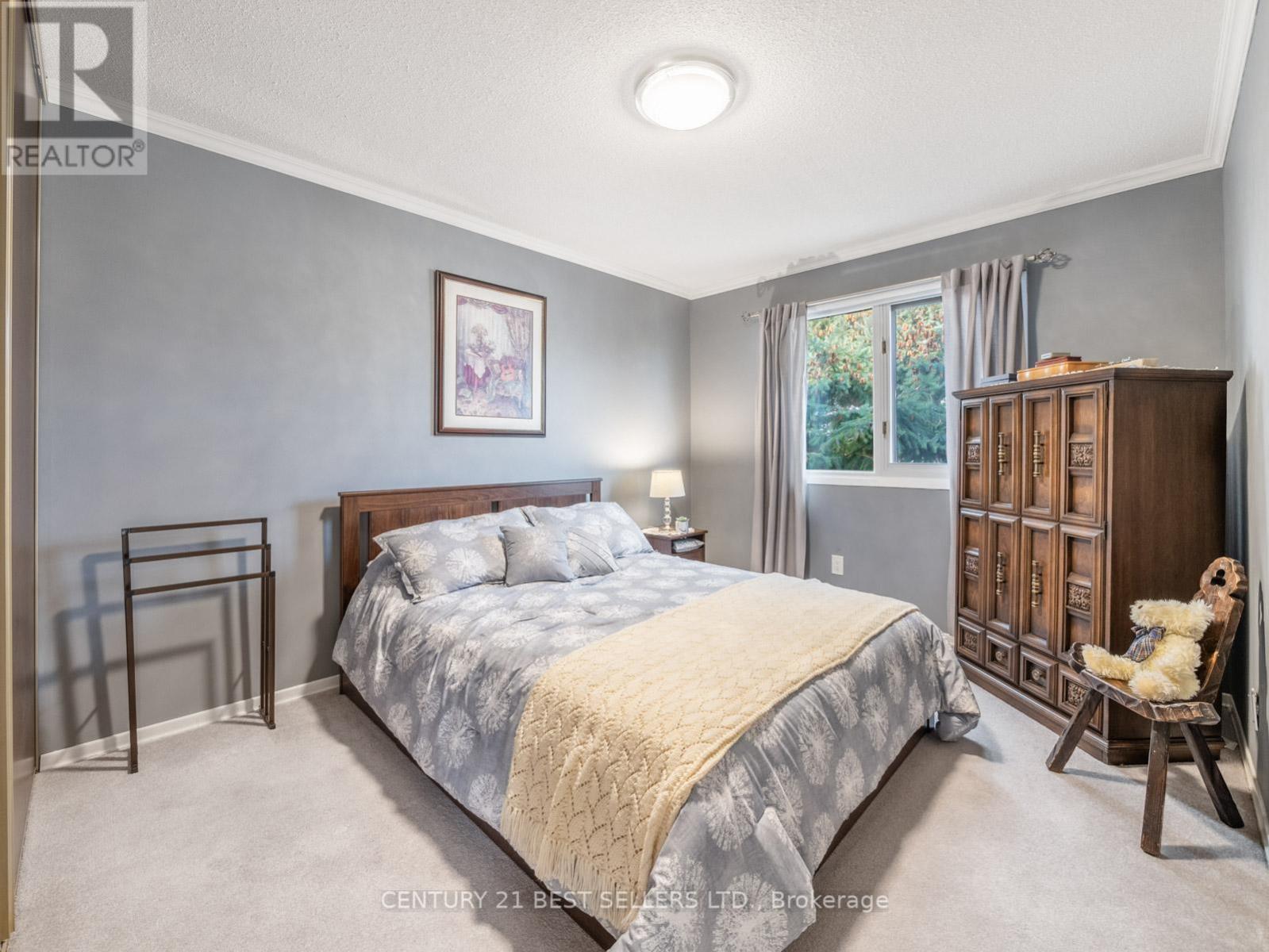 15 Blackthorn Lane, Brampton, Ontario  L6V 3K7 - Photo 12 - W12370230