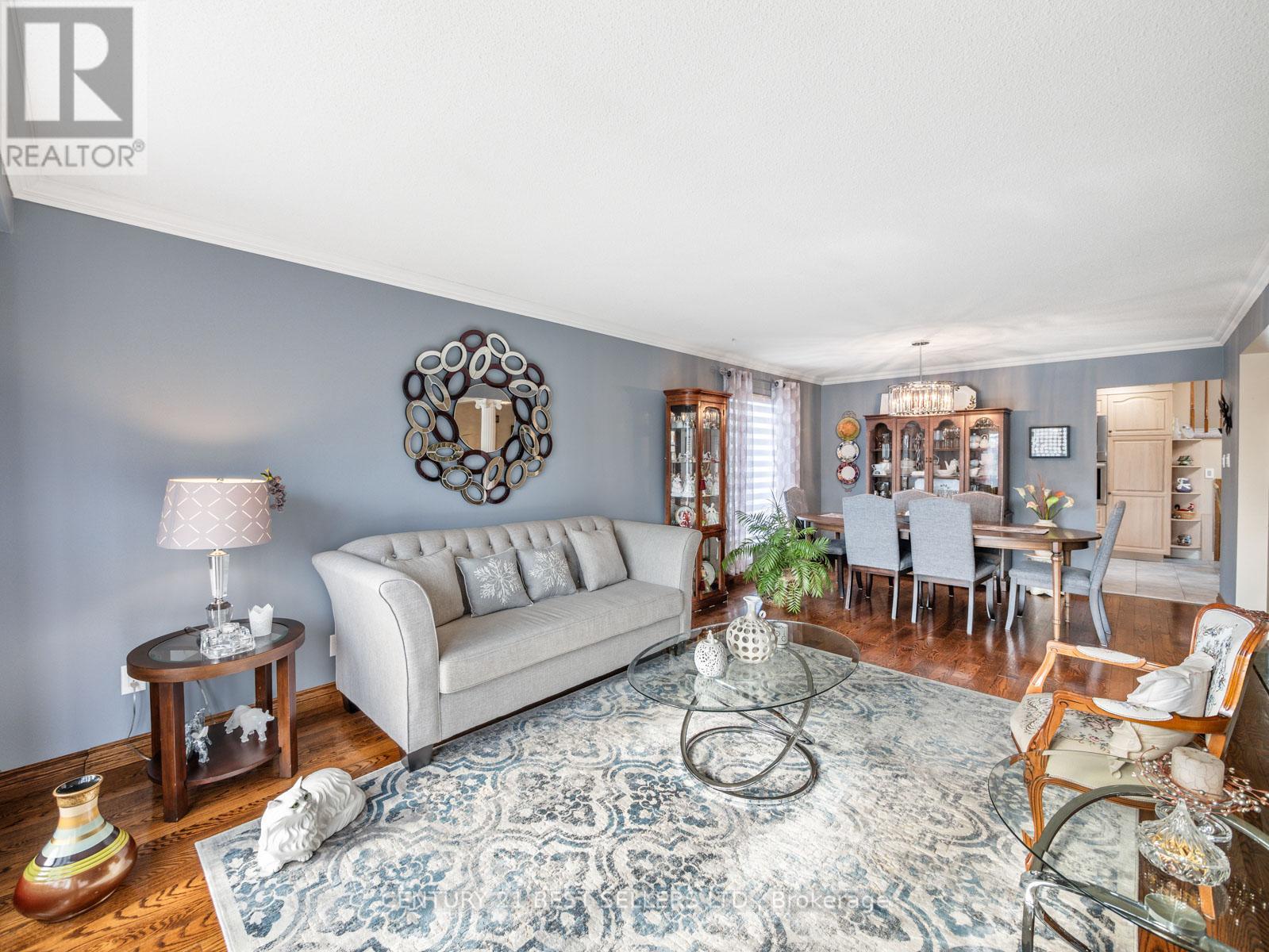 15 Blackthorn Lane, Brampton, Ontario  L6V 3K7 - Photo 5 - W12370230