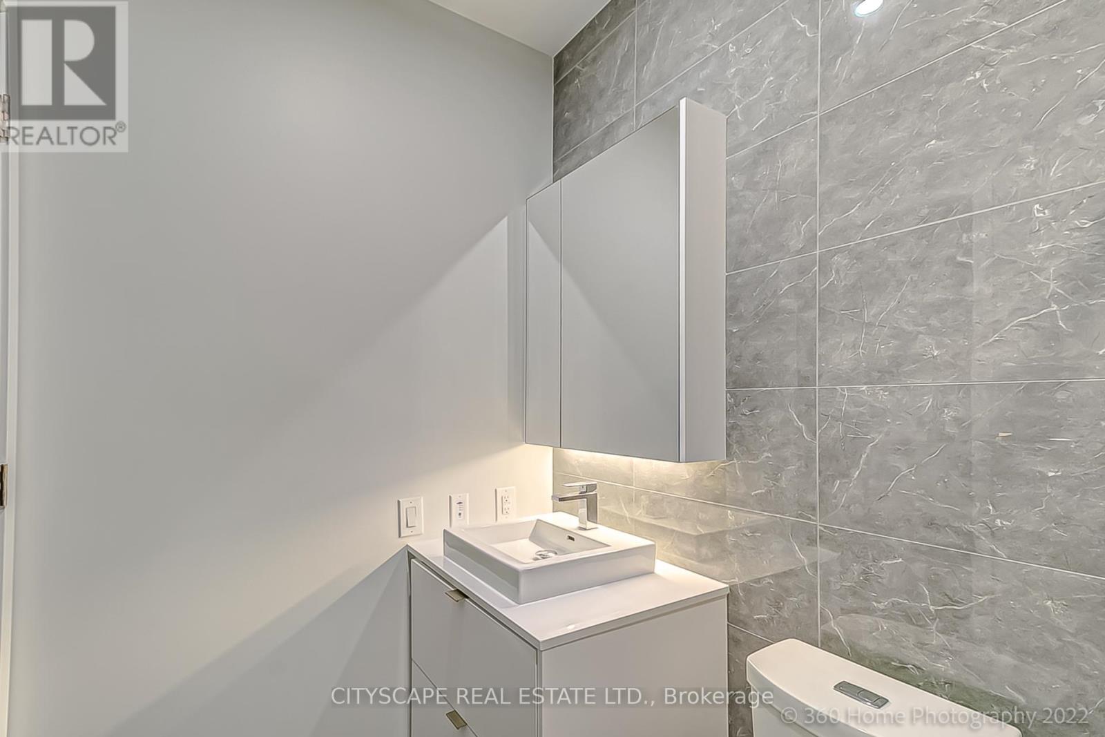 Ph 810 - 7 Smith Crescent, Toronto, Ontario  M8Z 1N5 - Photo 16 - W12369816