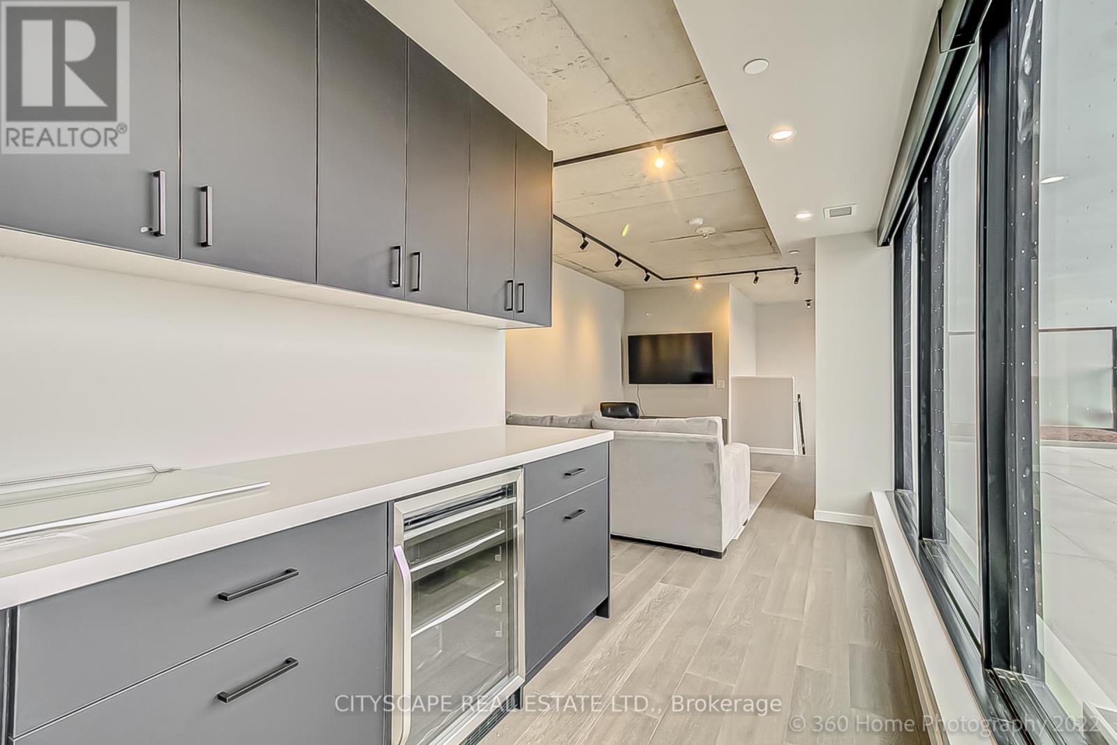 Ph 810 - 7 Smith Crescent, Toronto, Ontario  M8Z 1N5 - Photo 7 - W12369816