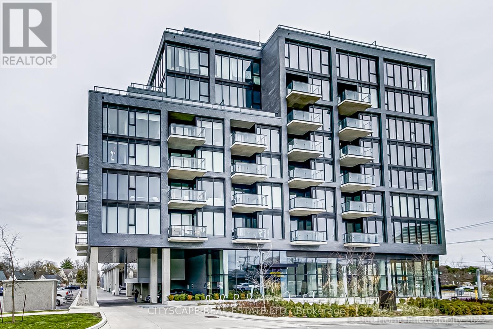 Ph 810 - 7 Smith Crescent, Toronto, Ontario  M8Z 1N5 - Photo 2 - W12369816
