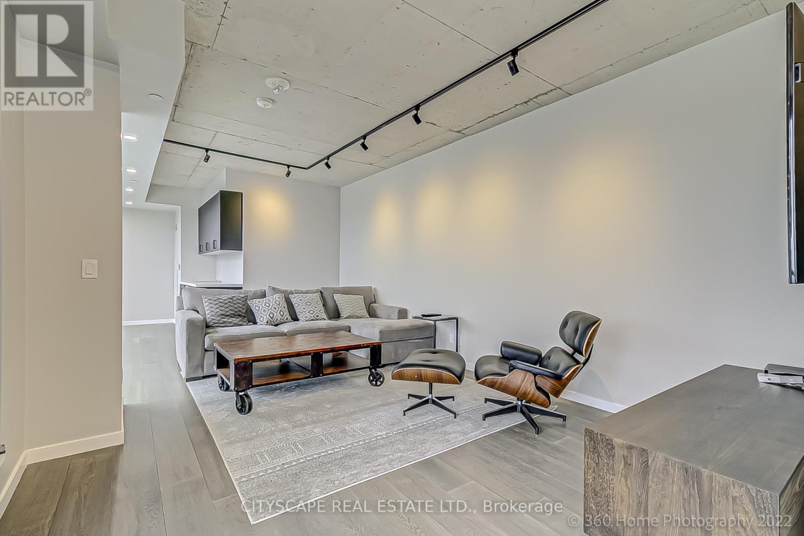 Ph 810 - 7 Smith Crescent, Toronto, Ontario  M8Z 1N5 - Photo 4 - W12369816