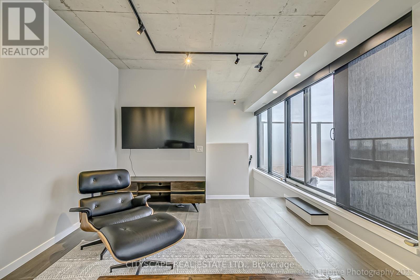 Ph 810 - 7 Smith Crescent, Toronto, Ontario  M8Z 1N5 - Photo 5 - W12369816