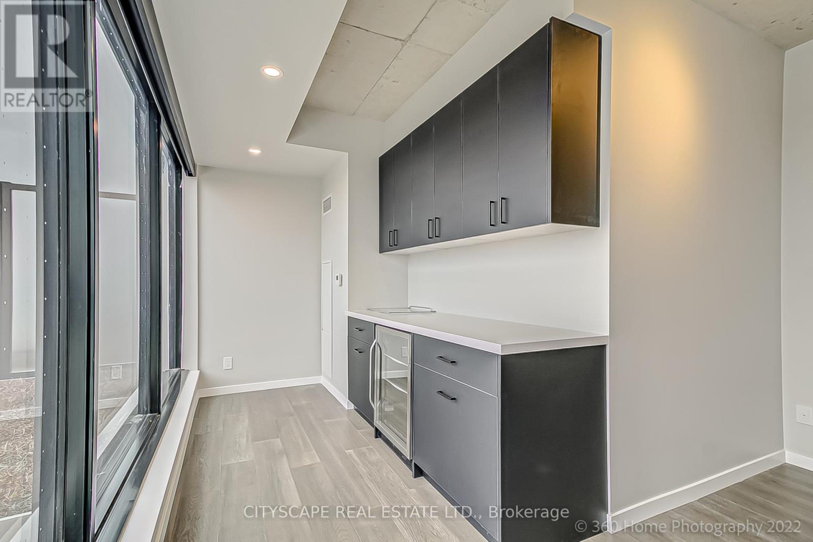 Ph 810 - 7 Smith Crescent, Toronto, Ontario  M8Z 1N5 - Photo 6 - W12369816