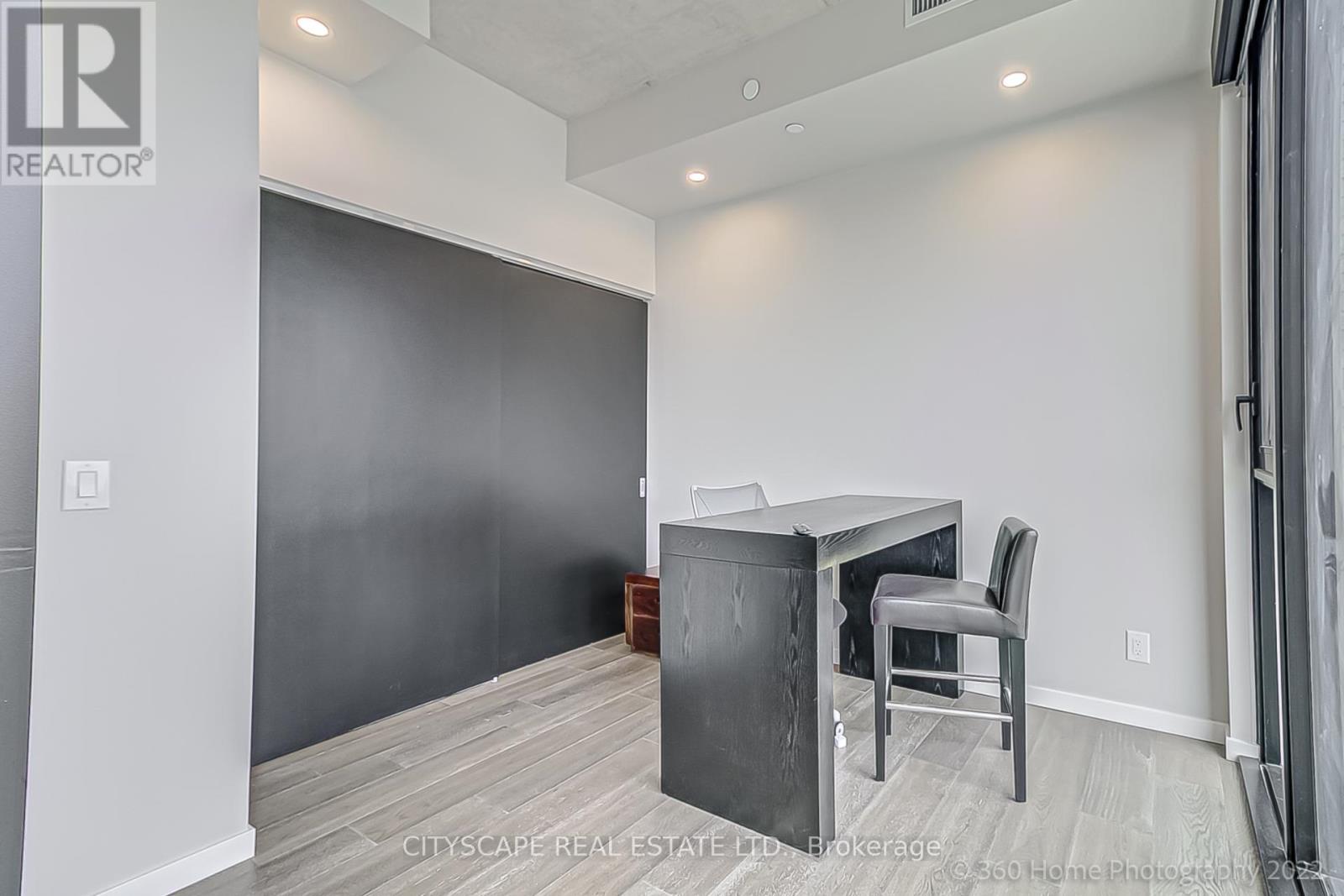 Ph 810 - 7 Smith Crescent, Toronto, Ontario  M8Z 1N5 - Photo 13 - W12369816