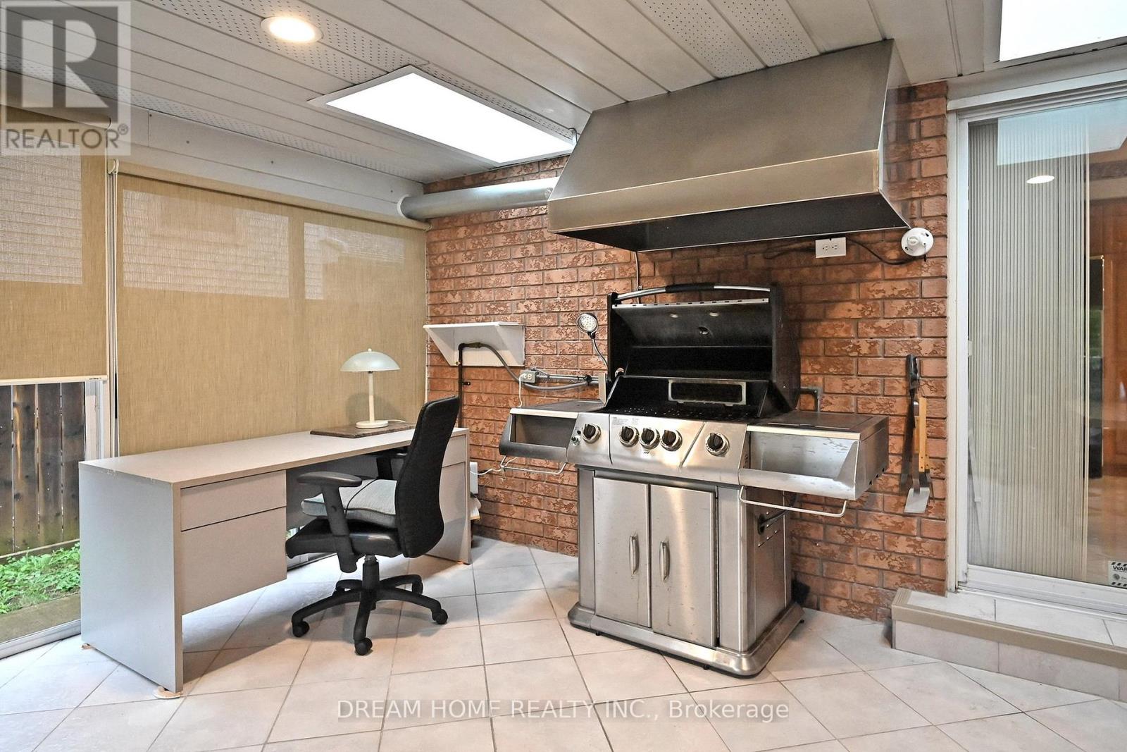 7737 Mount Carmel Boulevard, Niagara Falls, Ontario  L2H 2Y3 - Photo 13 - X12370246