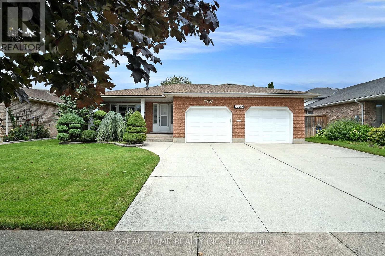 7737 Mount Carmel Boulevard, Niagara Falls, Ontario  L2H 2Y3 - Photo 2 - X12370246