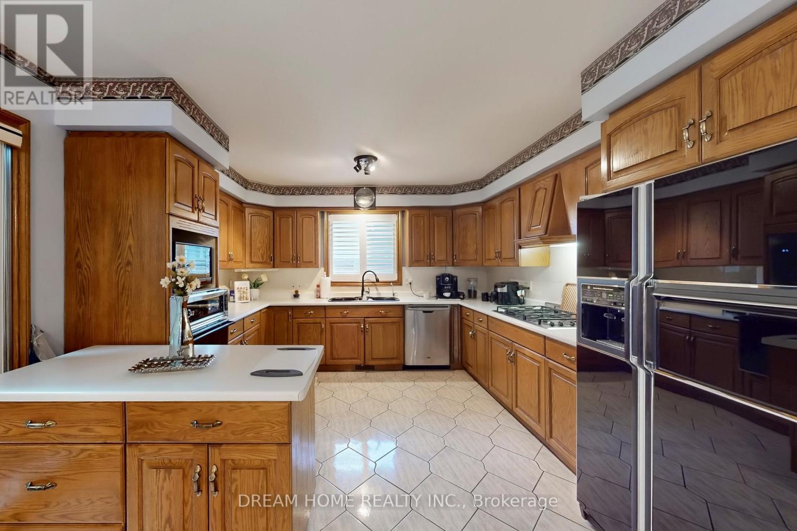 7737 Mount Carmel Boulevard, Niagara Falls, Ontario  L2H 2Y3 - Photo 9 - X12370246