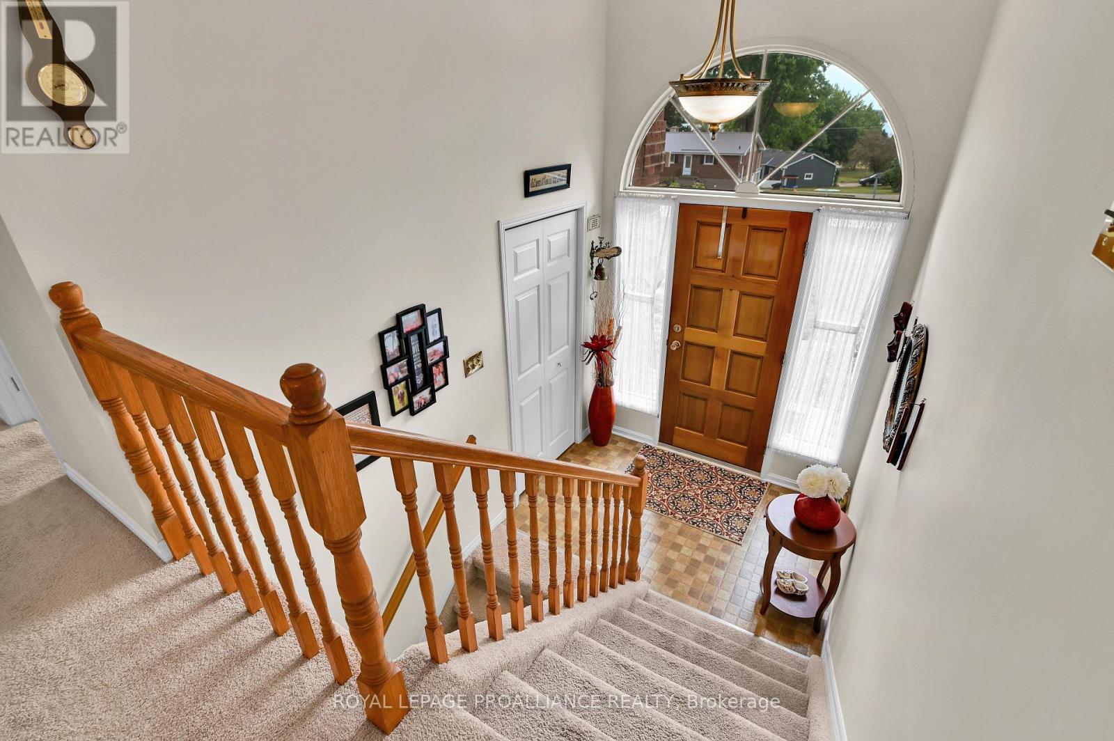24 Bernard Crescent, Augusta, Ontario  K0E 1P0 - Photo 4 - X12370266