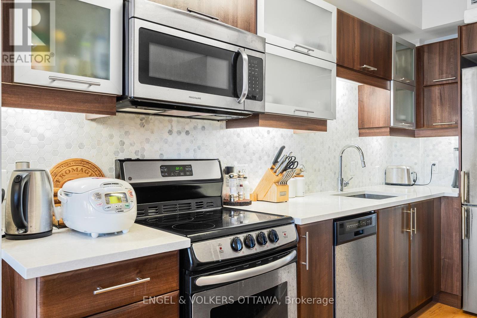 907 - 40 Nepean Street, Ottawa, Ontario  K2P 0X5 - Photo 11 - X12370061
