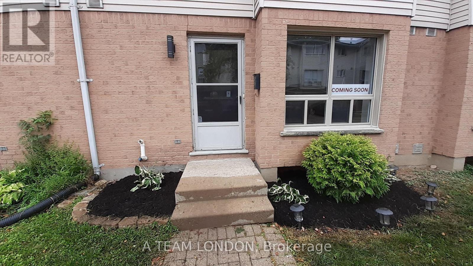 39 - 35 Waterman Avenue, London South, Ontario  N6C 5T4 - Photo 2 - X12370335