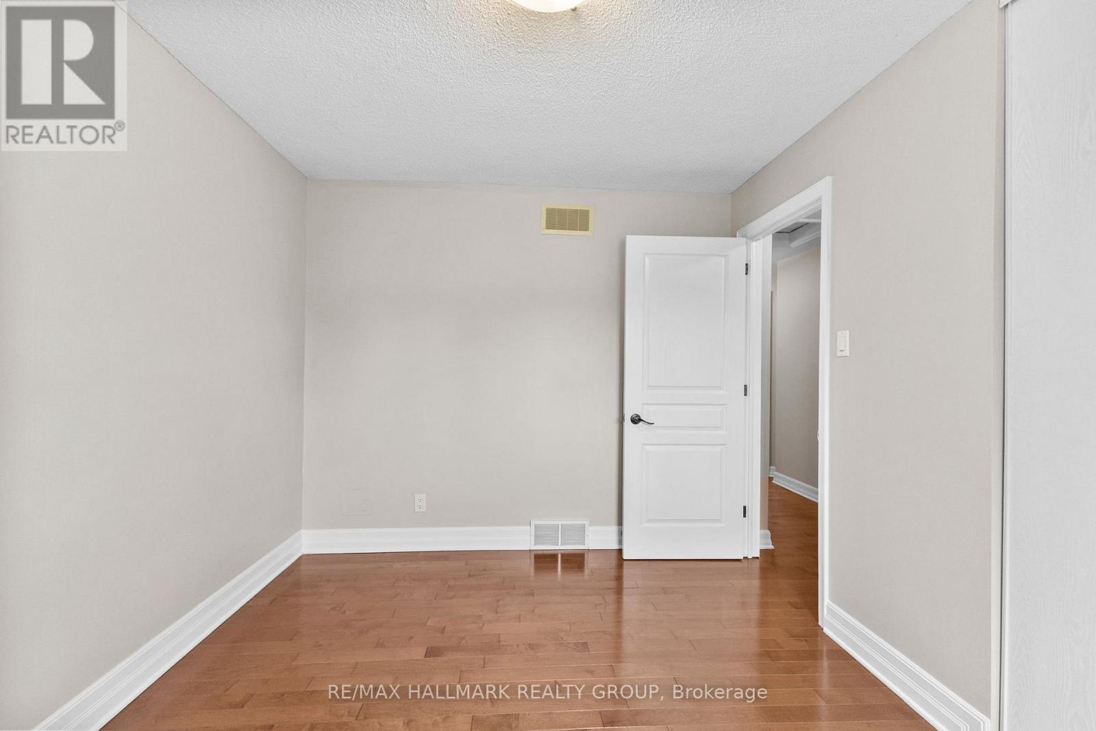 30 Lillico Drive, Ottawa, Ontario  K1V 9L6 - Photo 32 - X12370397