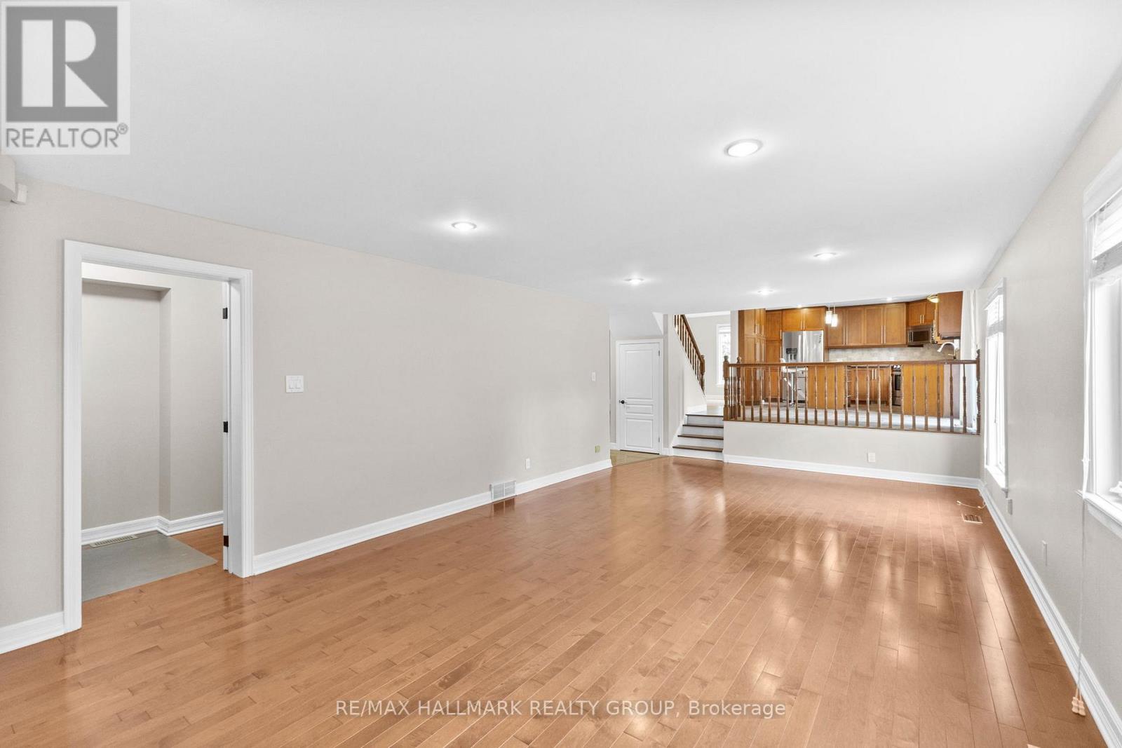 30 Lillico Drive, Ottawa, Ontario  K1V 9L6 - Photo 8 - X12370397