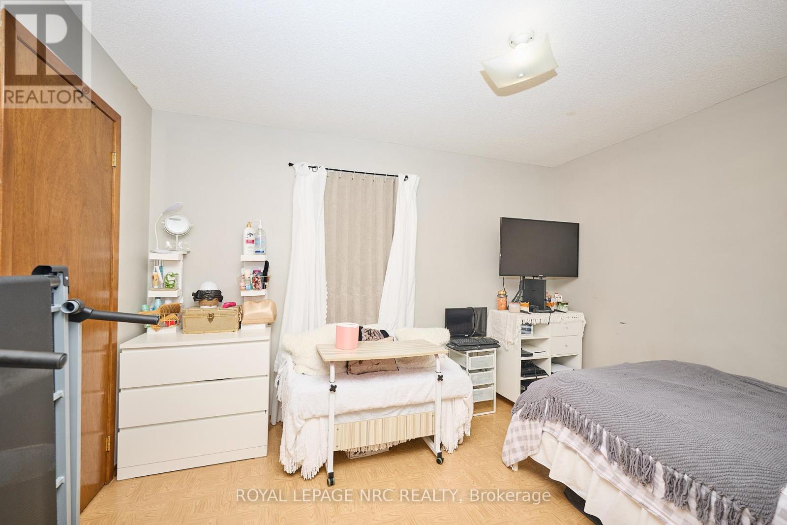28 Exeter Avenue, Welland, Ontario  L3B 4Y1 - Photo 16 - X12370325