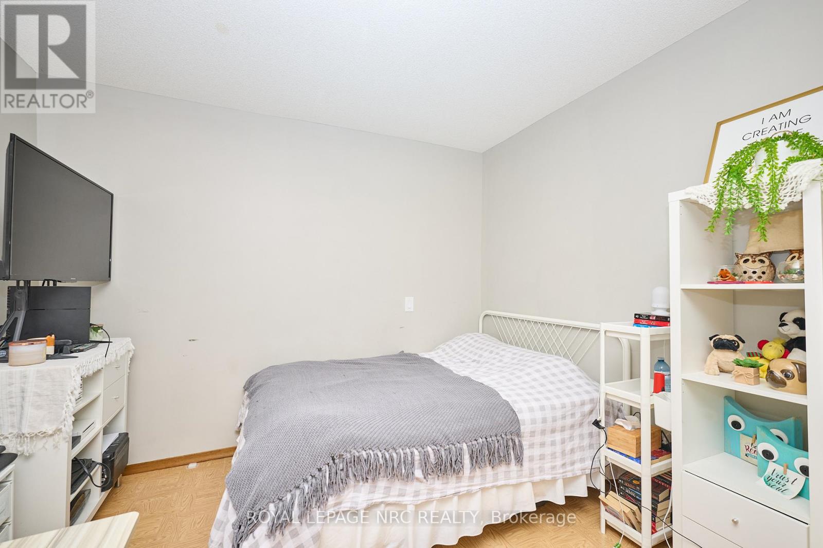 28 Exeter Avenue, Welland, Ontario  L3B 4Y1 - Photo 17 - X12370325