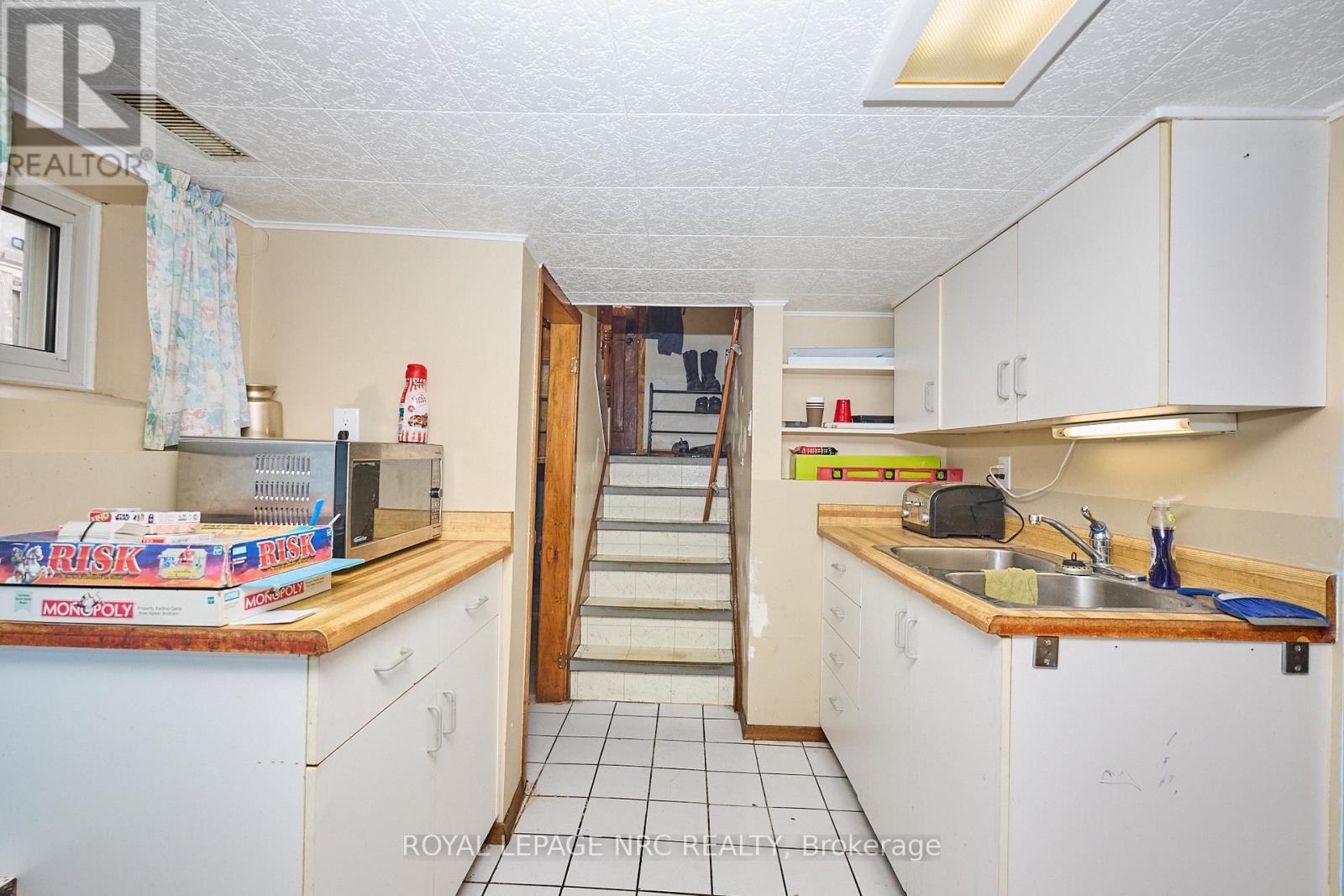 28 Exeter Avenue, Welland, Ontario  L3B 4Y1 - Photo 21 - X12370325