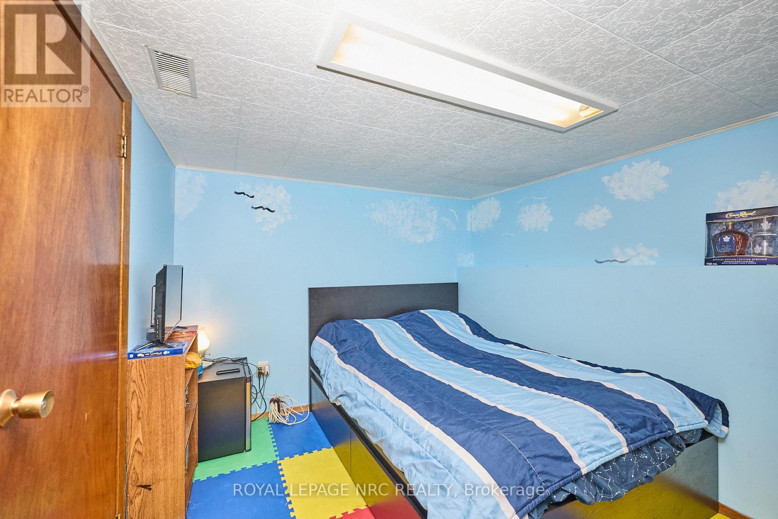 28 Exeter Avenue, Welland, Ontario  L3B 4Y1 - Photo 25 - X12370325