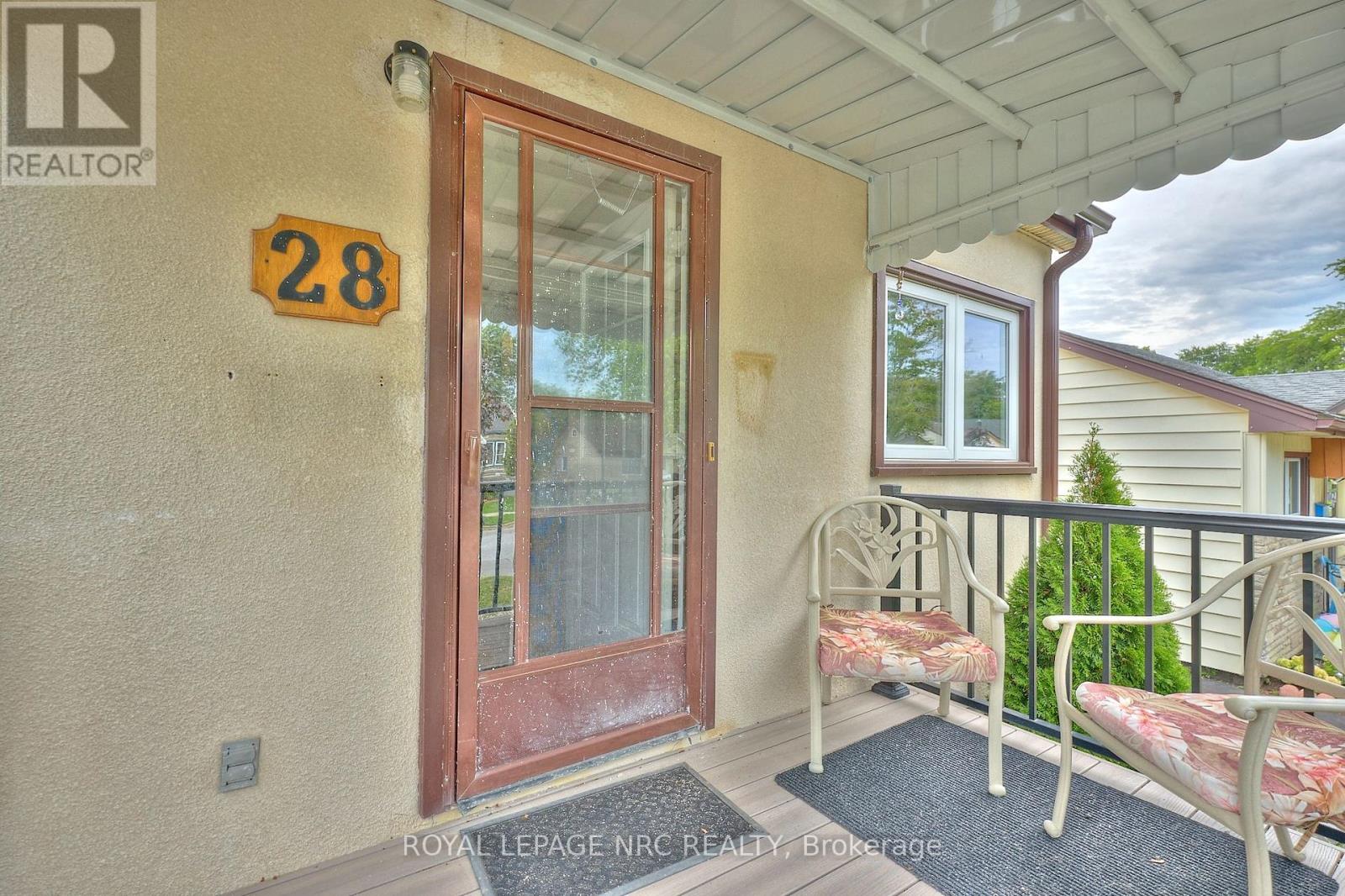 28 Exeter Avenue, Welland, Ontario  L3B 4Y1 - Photo 3 - X12370325